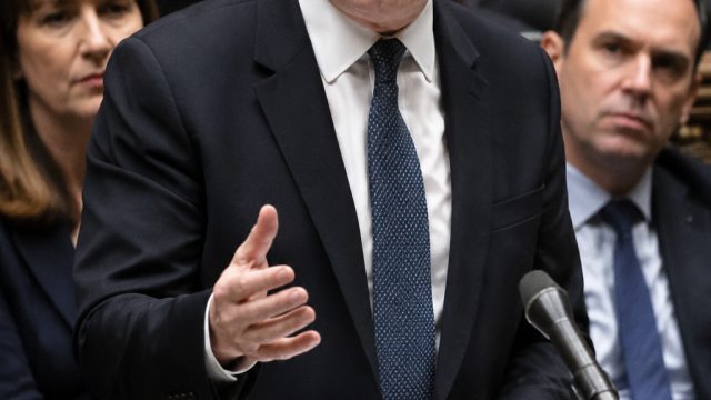 Starmer Defends Leadership Ami